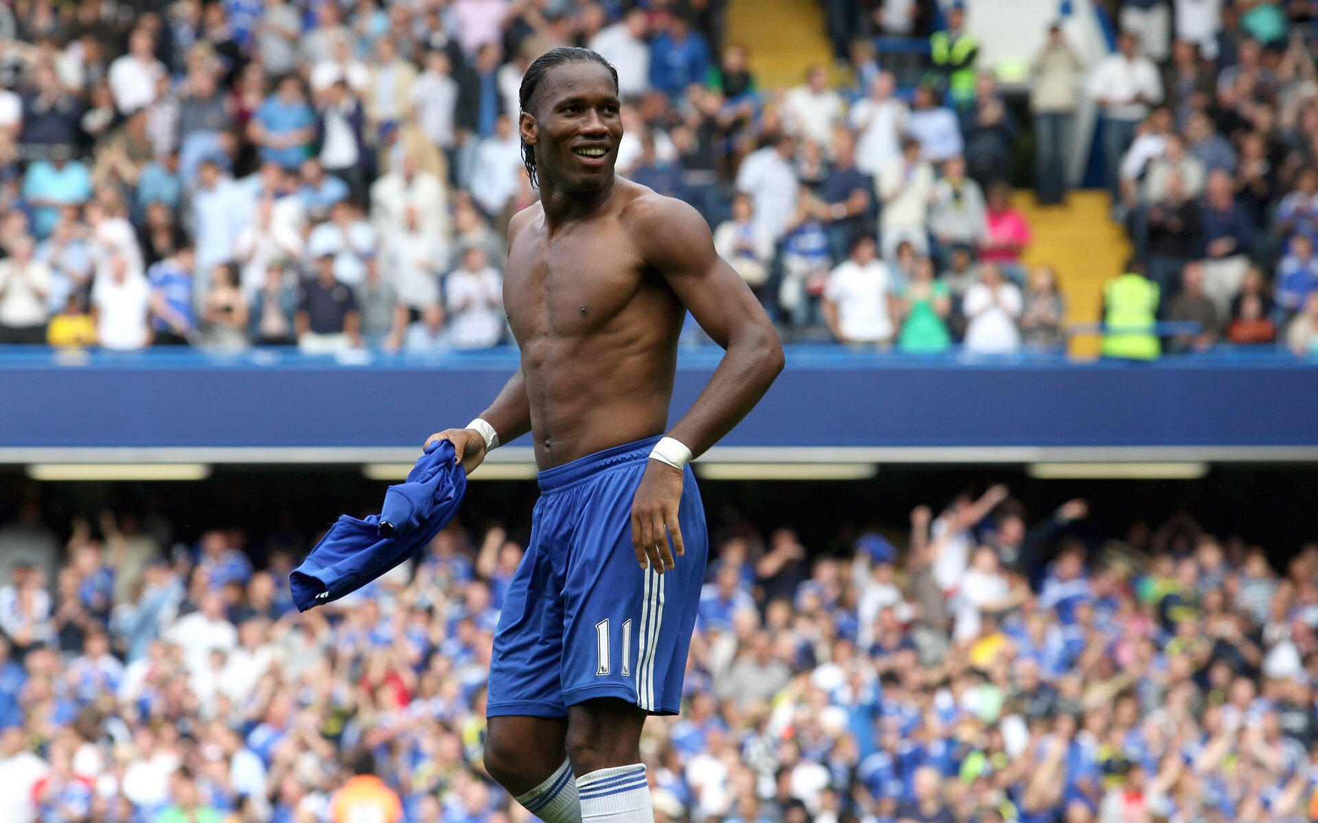 Jiu You-著名球员在比赛中展现出众技艺，助球队获胜，著名球员足球