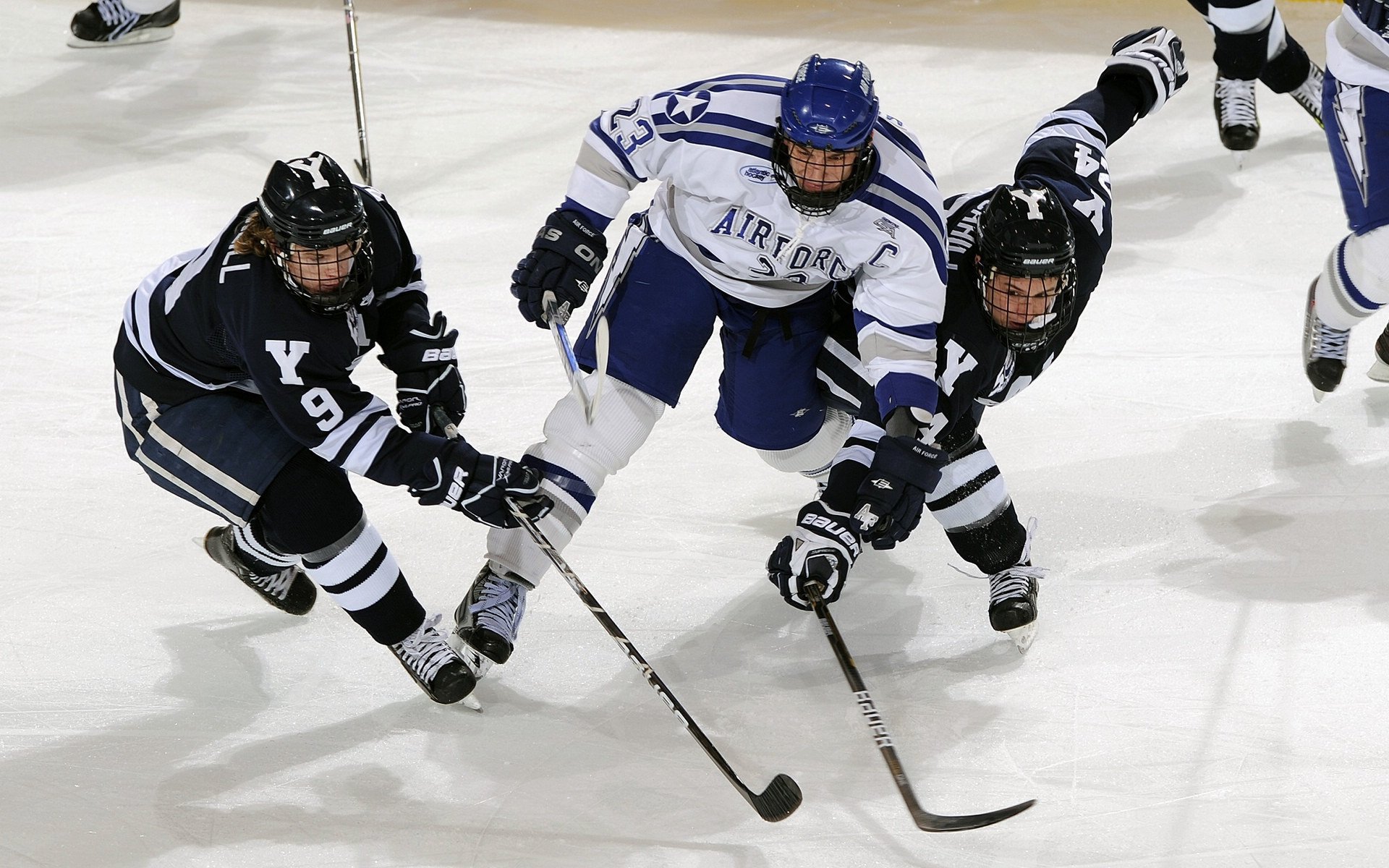 逆境中逆袭的“魔幻团队”：他们的传奇故事，魔幻队员